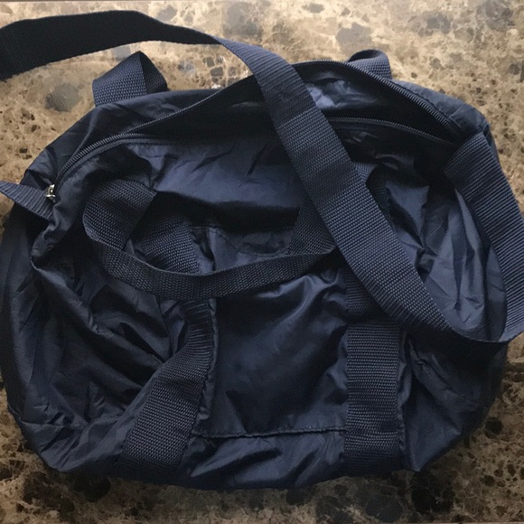 Tommy Hilfiger Duffle Bag 💙 - Picture 3 of 3